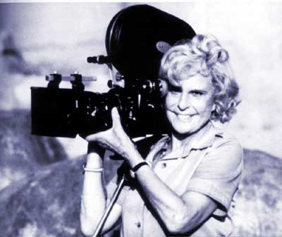 Leni Riefenstahl, in her 70's, photographs in Africa.jpg (400×336)