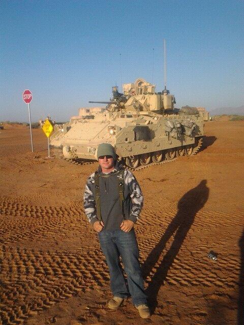 Mладший специалист Айвен Лопес, устроивший 2 апреля 2014 года стрельбу на военной базе Форт-Худ в Техасе. Он на службе в Ираке. Фотографии с его страницы в «Фейсбуке».