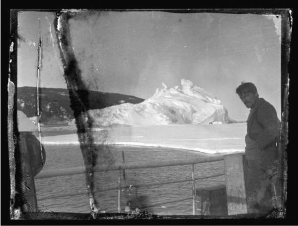 Одно из 22 найденных антарктических изображений 100-летней давности. Александр Стивенс на борту корабля «Аврора». Antarctic Heritage Trust, nzaht.org