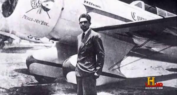 Первым, кто испытал на себе действие таинственной зоны, был мексиканский летчик Франциск Сарабия. В 1930 году он пролетел над ней, и его самолет потерял управление... Photo Courtesy: History Channel