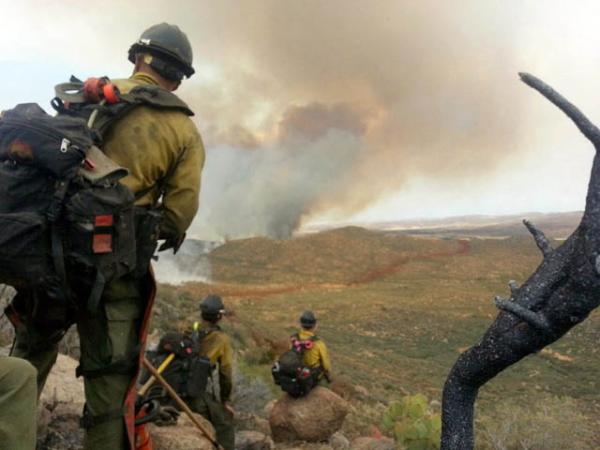 Андрю Эшкрафт, один из погибших пожарных, прислал эту фотографию с места лесного пожара своей жене Джулиэнн Эшкрафт. Photo Courtesy: Juliann Ashcraft / AP