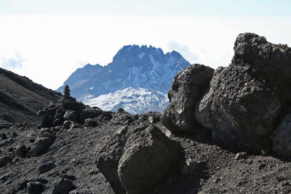 Килиманджаро, вид с вершины Кибо на гору Мавензи