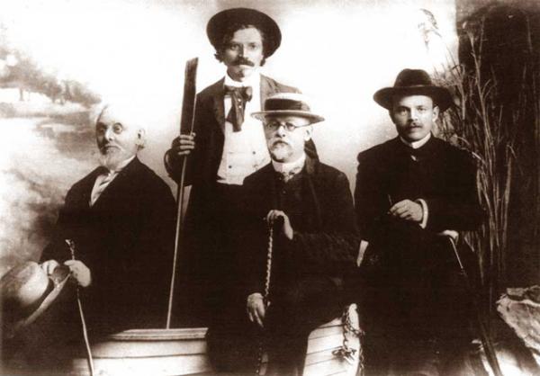 Знаменитые еврейские писатели (слева-направо): Менделе Мойхер-Сфорим, Шолом-Алейхем, Бен-Ами, Хаим Нахман Бялик