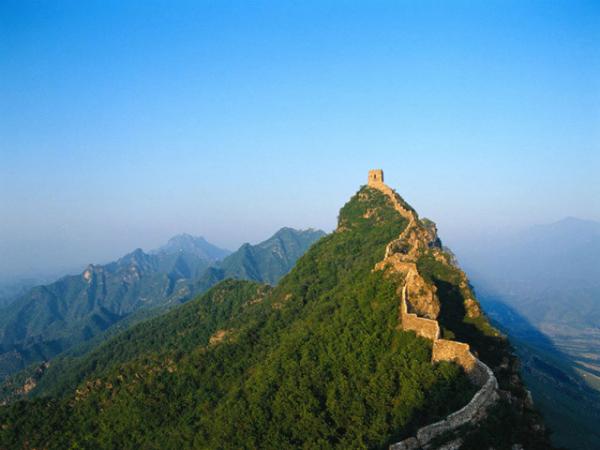 Великая Китайская стена — мировая туристическая достопримечательность  