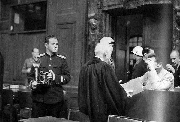 Евгений Халдей на Нюрнбергском процессе.
