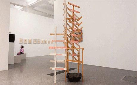 Инсталляция Мартина Киппенбергера «Когда начинает капать с крыши» в Дортмундском музее