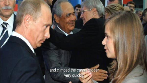 Маша Дрокова и Владимир Путин. Кадр из фильма «Поцелуй Путина».