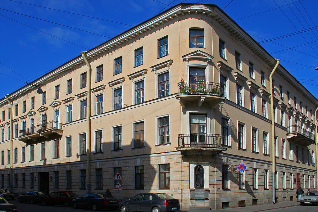 1024px-Raskolnikov_House_SPB.jpg