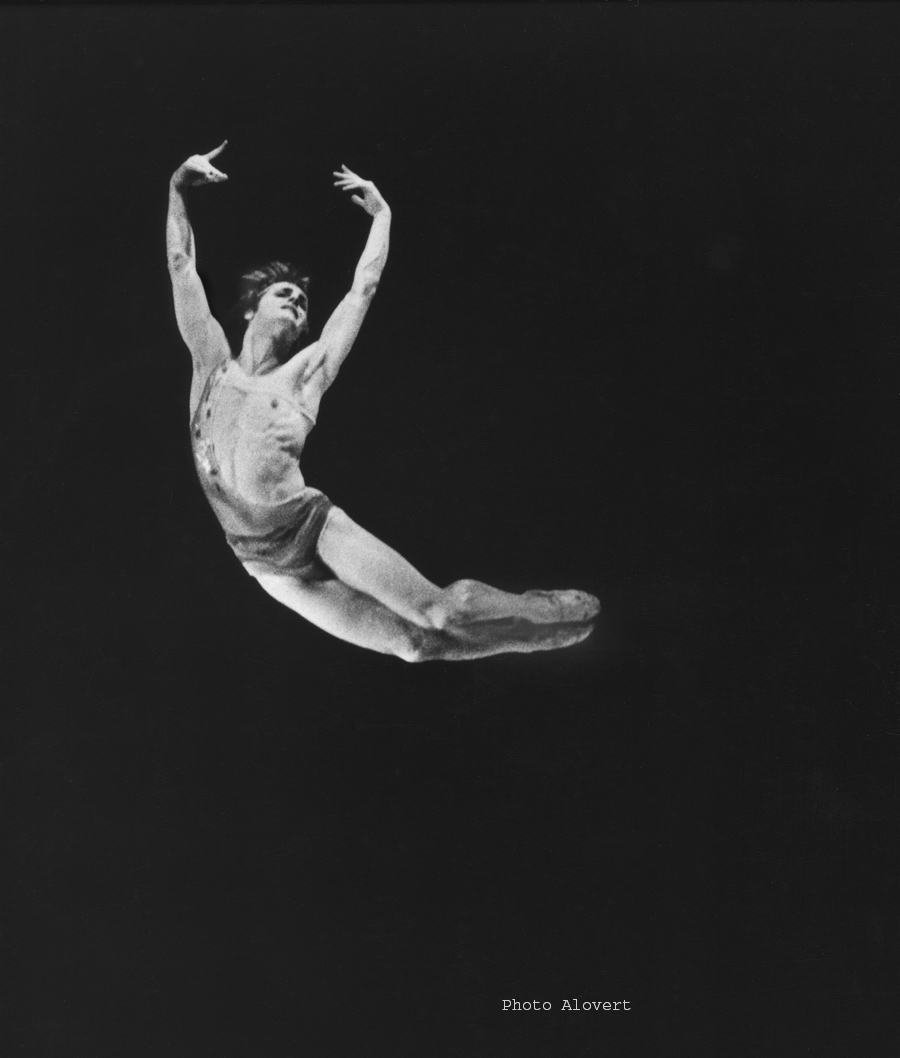 17_Performance_Baryshnikov_Daphnis0001_Photo_Nina_Alovert_copy.jpg