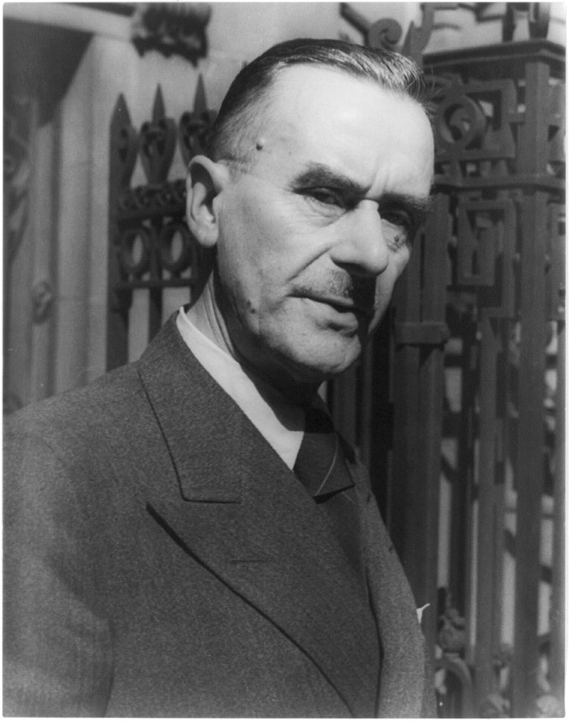 800px-Thomas_Mann_1937.jpg