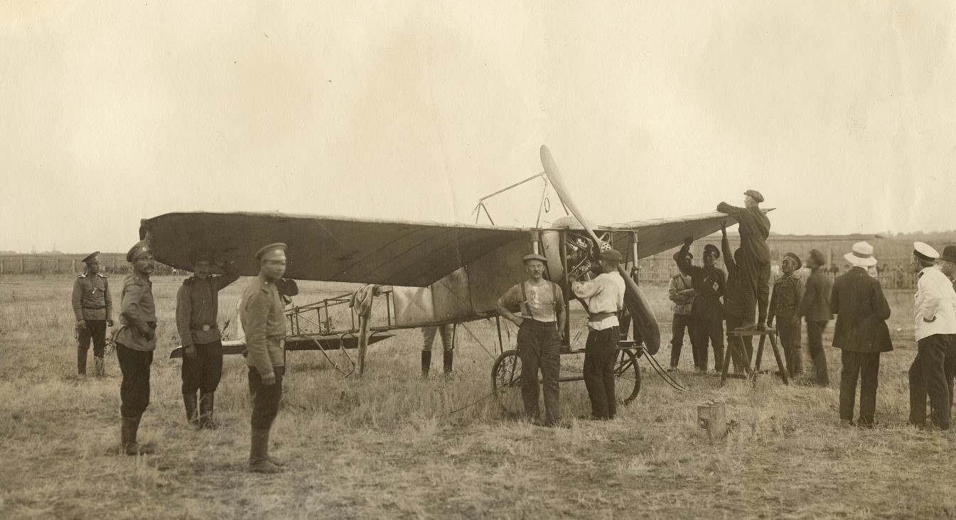 Aviator_Vasilev_pered_polyotom_1911_g.jpg