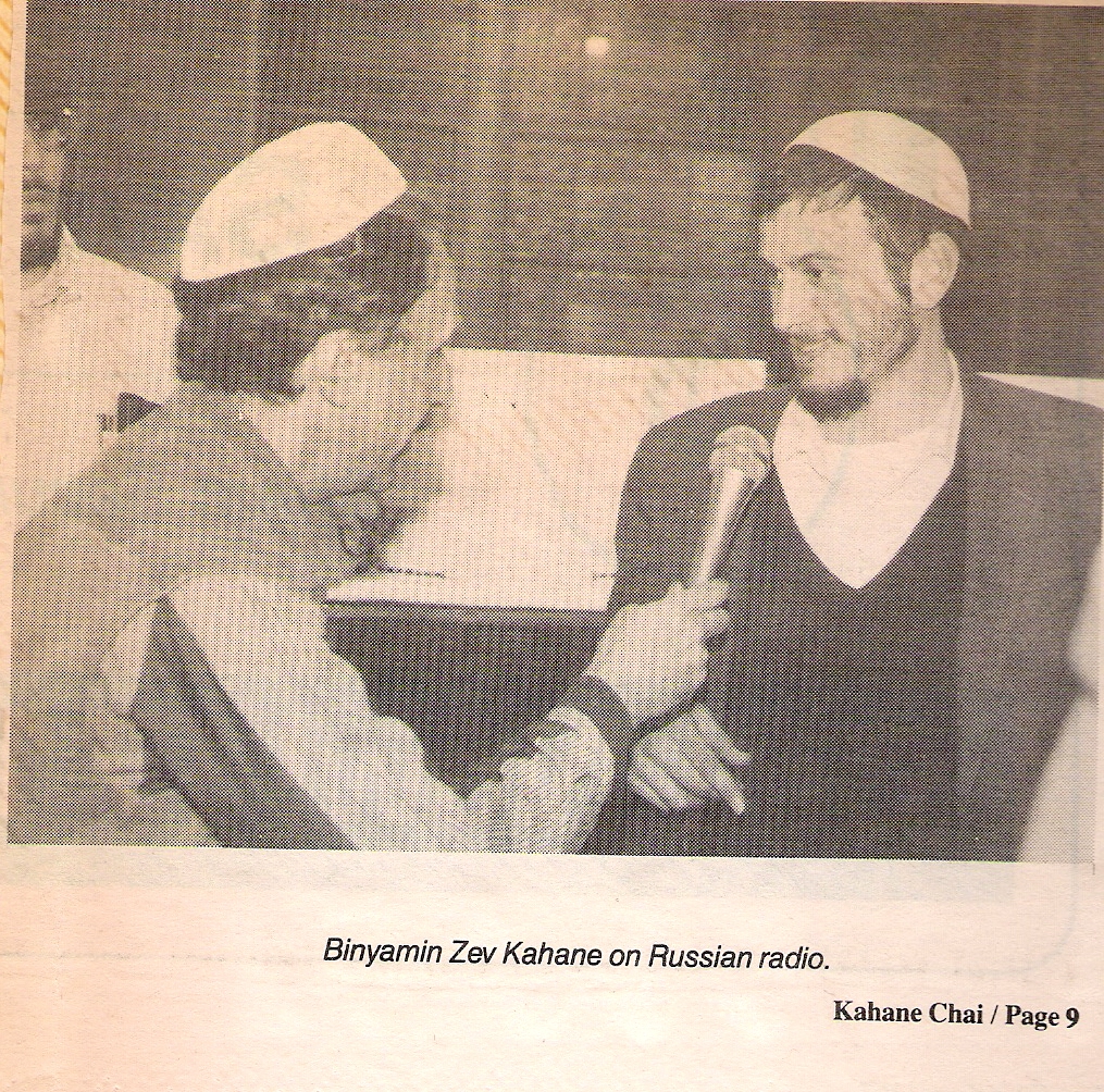 Binomin_Zev_Kahane_dayot_intervyu_korrespondentu_radio.jpg