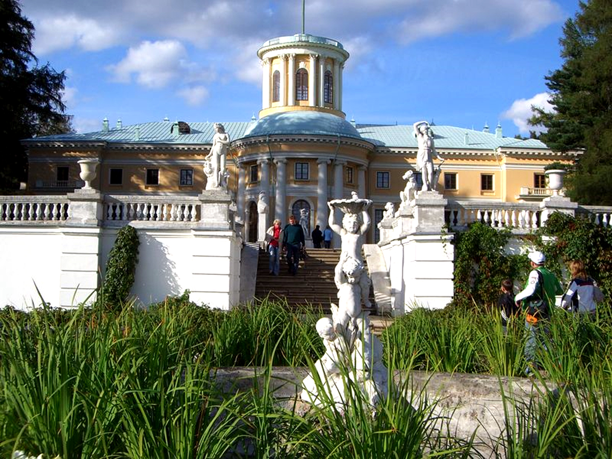 Bolshoy_dom_usadby.jpg