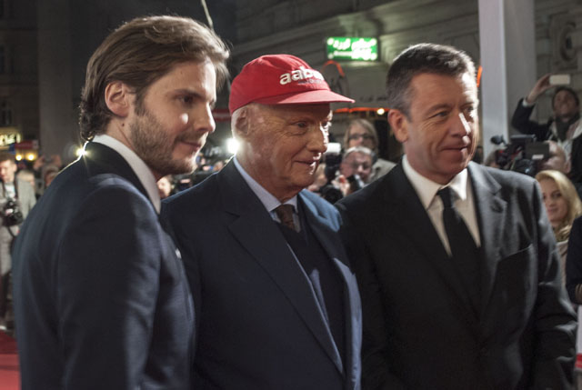 Daniel_Brühl,_Niki_Lauda_and_Peter_Morgan w.jpg