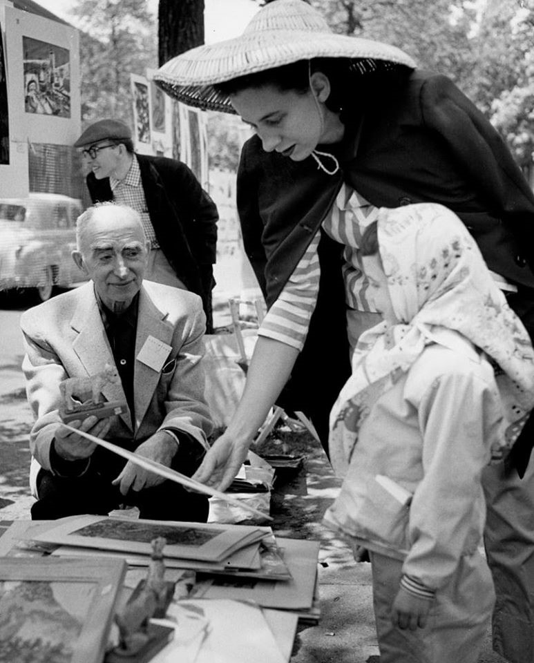 Emil_Armin_s_posetitelyami._Yarmarka_na_57-y_ulice_v_Chikago_1956.jpg