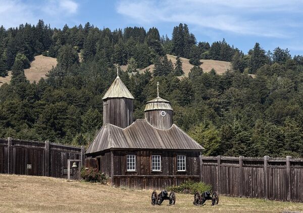 Fort_Ross_a_former_Russian_establishment_on_the_west_coast_of_North_America_in_what_is_now_Sonoma_County_California.jpg
