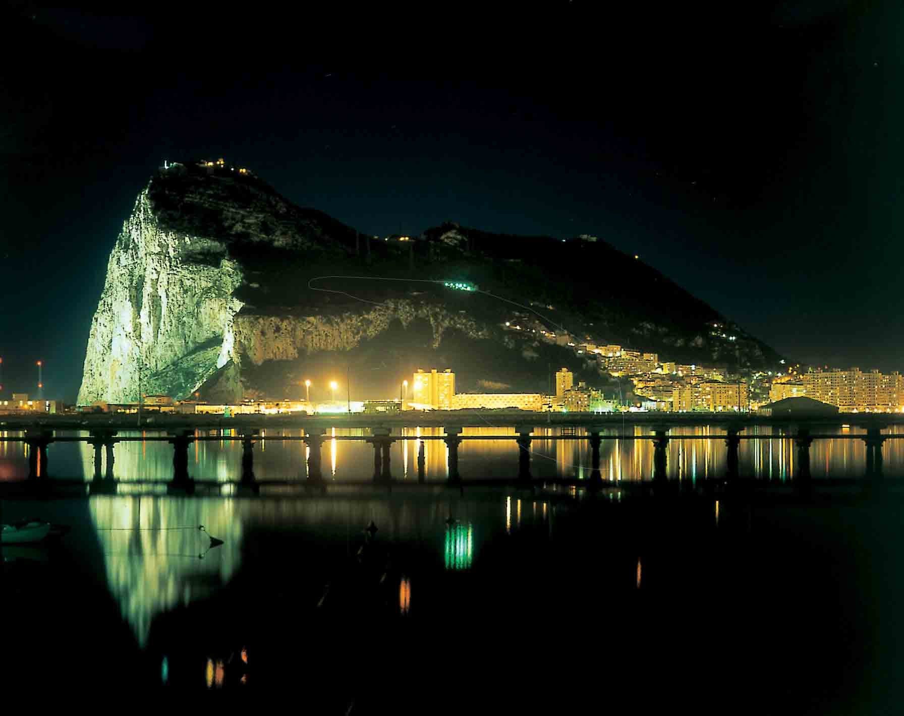 Gibraltarskiy_proliv_.jpg