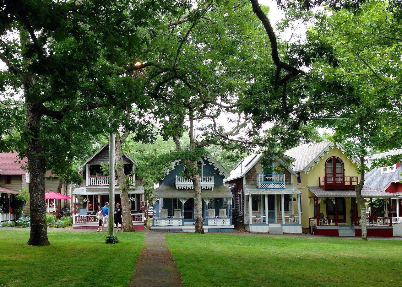 Gingerbread-cottages-in-Marthas-Vineyard.jpg