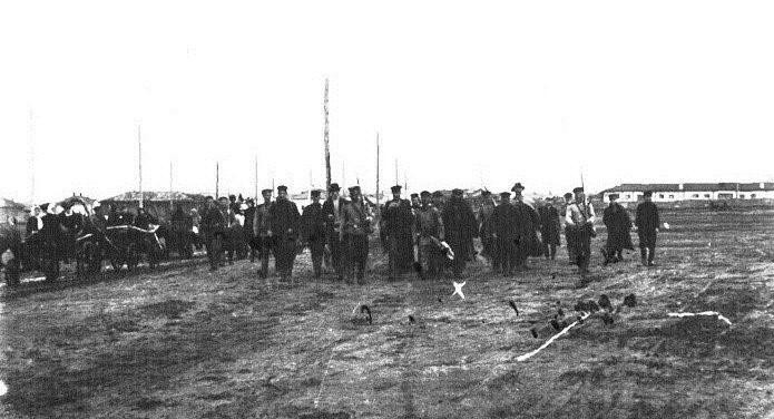 Gruppa_politicheskih_ssylnyh_aktivnyh_rabotnikov_RSDRP_vysylaemyh_iz_Omska_1907_g.jpg