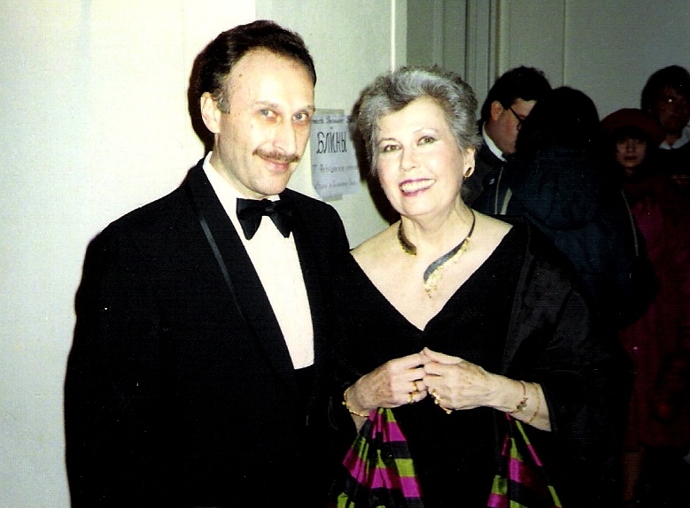 Irina_Brinner_s_Aleksandrom_Sirotinym_posle_koncerta_russkogo_romansa2.jpg