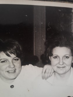 Lyudmila_Aronova-Buharceva_i_Larisa_Georgievna_Buharceva.jpg