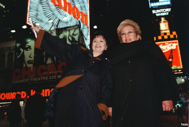 Marina_Kovaleva_i_Galina_Volchek_na_Tayms_Skver_v_Nyu-Yorke.jpg