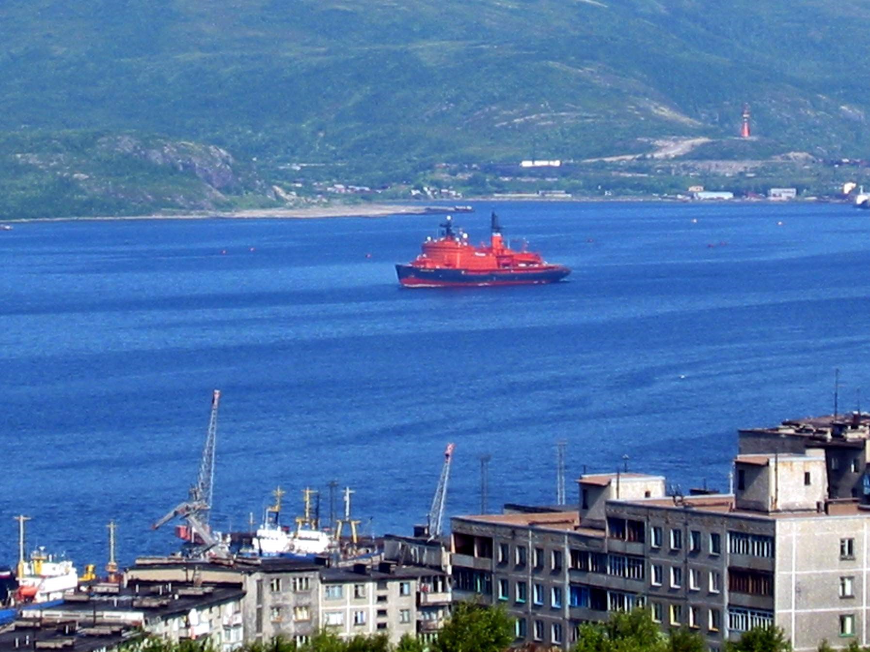 Murmansk._Kolskiy_zaliv.jpg