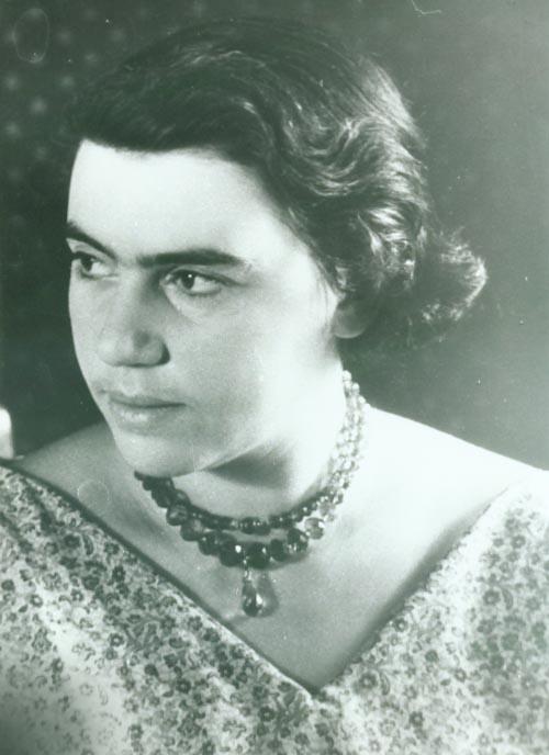 N.A._Roskina_v_podarennyh_Zabolockim_ametistah._1957_god.jpg