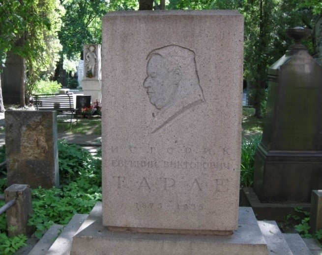 Novodeviche_kladbishche._Mogila_E.V._Tarle.jpg
