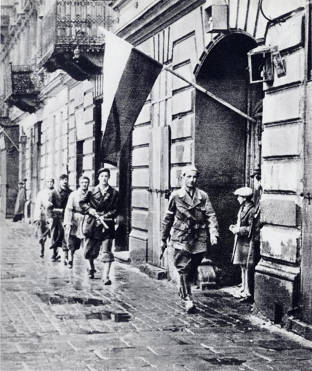 Powstanie_warszawskie_patrol-w.jpg