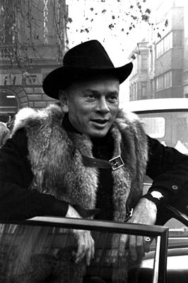 S.Kragujevic_Yul_Brynner_in_Sarajevo1969.JPG