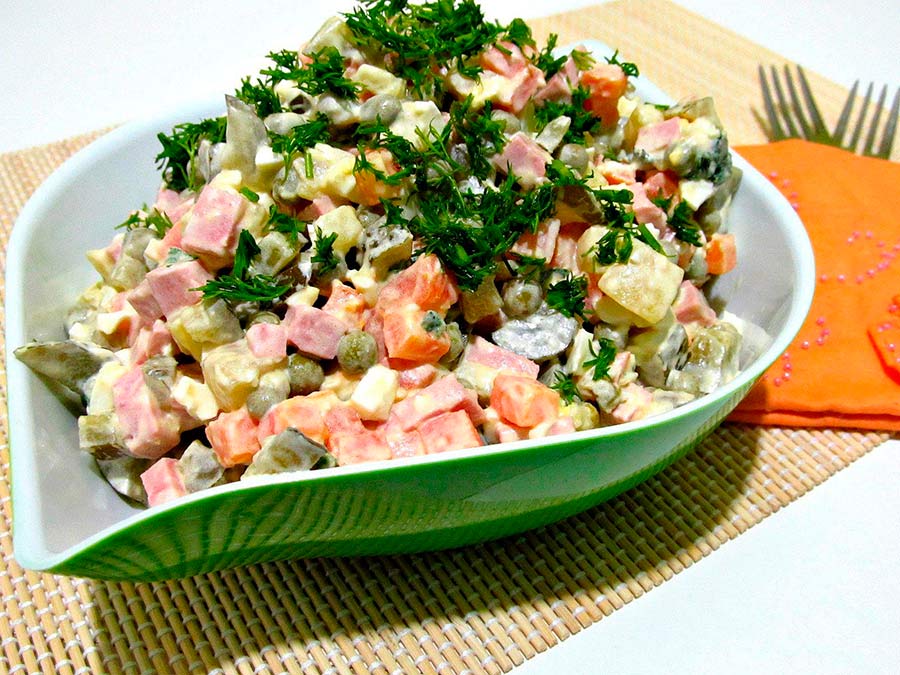 Salat-Olive-retsept-klassicheskij.jpg