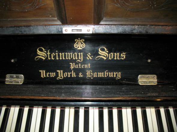 Stejnvej-i-synovya-fortepiano.jpg