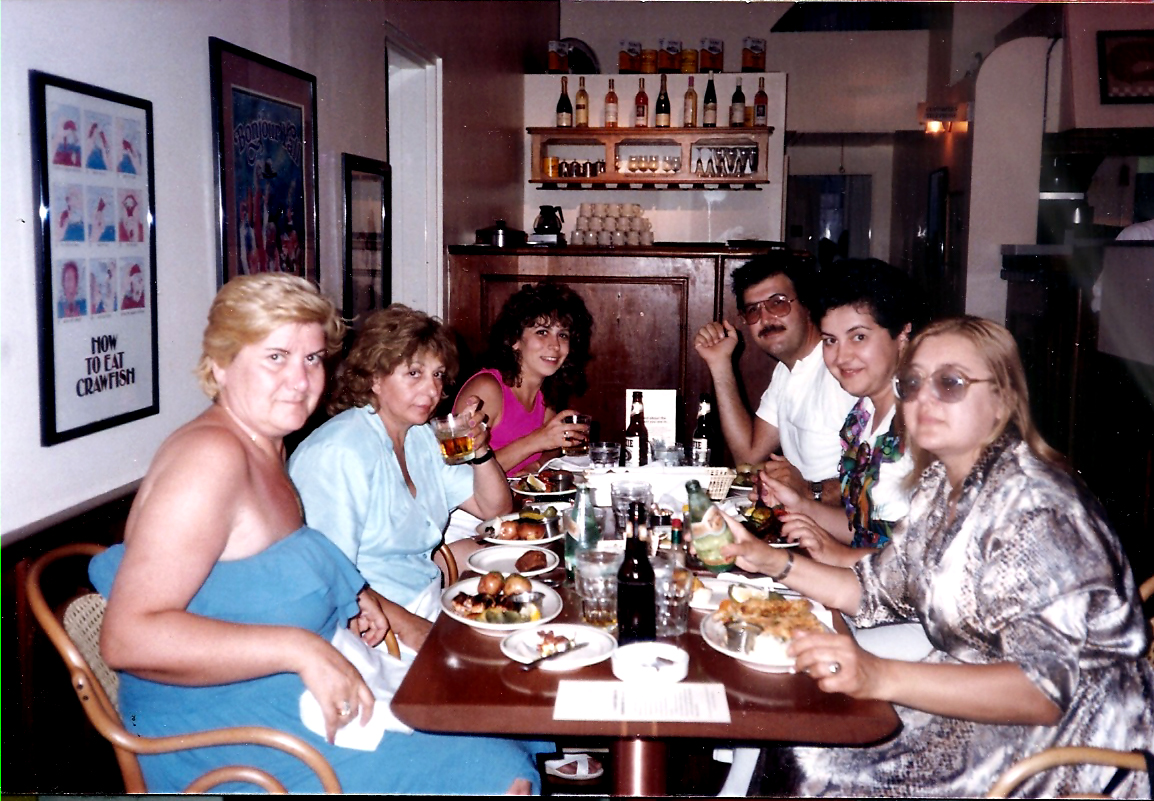 U_Lyusik_doma_1988.jpg