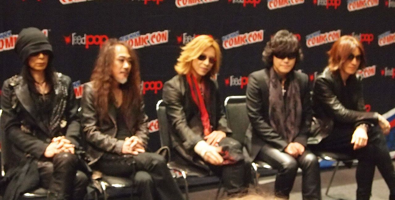 X_Japan_v_Nyu-Yorke_na_Comic-Con_v_2014_godu._Sleva_napravo_His_Pata_Yosiki_Tosi_i_Sugidzo_May_S._Young.jpg