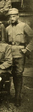 Yozef_Rot_v_godichnoy_shkole_dobrovolcev_21-go_batalona_1916_g.jpg