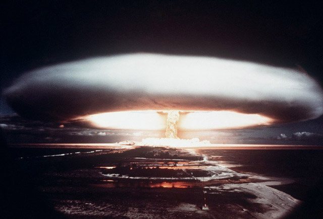 atomic exposion over mururoa atoll 1971 w.jpg