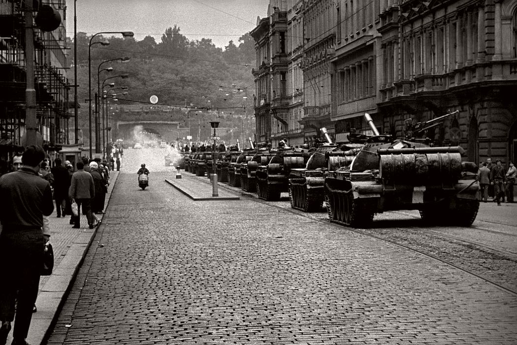 josef-koudelka-invasion-68-prague-05.jpg