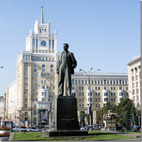 pamyatnik_mayakovskomu_v_moskve.jpg