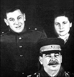 Иосиф Сталин и его дети:  Василий и Светлана