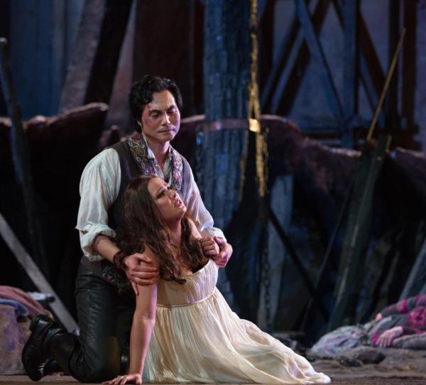 Анна Нетребко и Йонгхун Ли. Photo Marty Sohl/Courtesy Metropolitan Opera