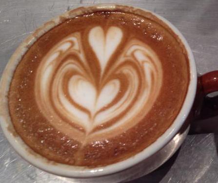 Рисунок, получивший первый приз на международном чемпионате по кофе-латте. Photo: coffeefest.com
