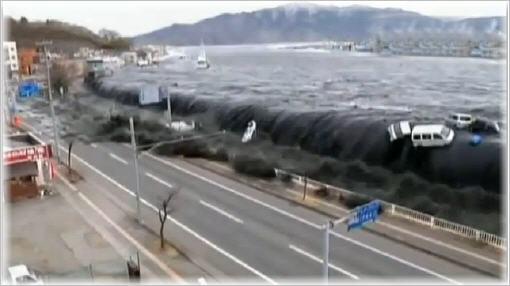 Разрушительные волны цунами обрушились в марте 2011 года на побережье Японии