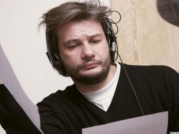 Интернет, смартфоны — сделали радио доступным в любом месте, в любое время. На снимке: ведущий программы «Время свободы. Итоговый выпуск» на Радио «Свобода» (svobodanews.ru) Андрей Шарый. Photo Courtesy:  RFL/RL
