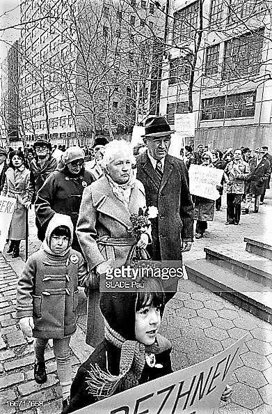 Супруги Григоренко на демонстрации в США, 1978 год