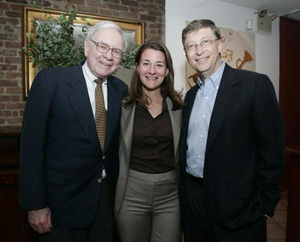 Слева направо: Уоррен Баффет, Мелинда и Билл Гейтс