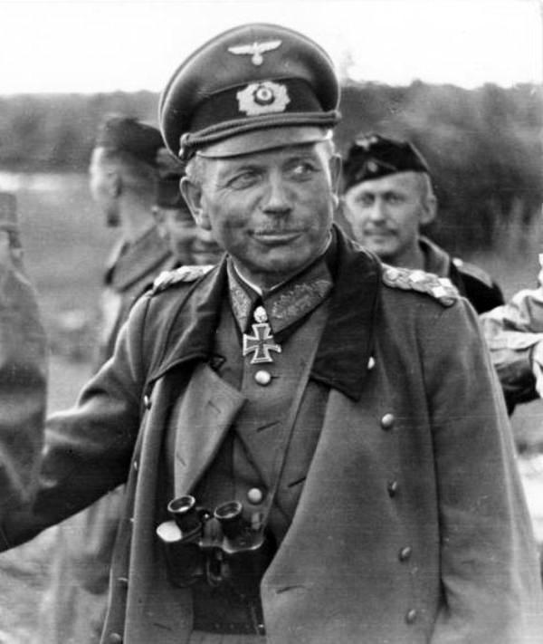 Гейнц Гудериан на восточном фронте. Июль, 1941 г. Гейнц Гудериан на восточном фронте. Июль, 1941 г.