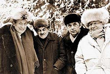 Слева направо: Евгений Евтушенко, Булат Окуджава, Роберт Рождественский и Андрей Вознесенский (1970-е годы)