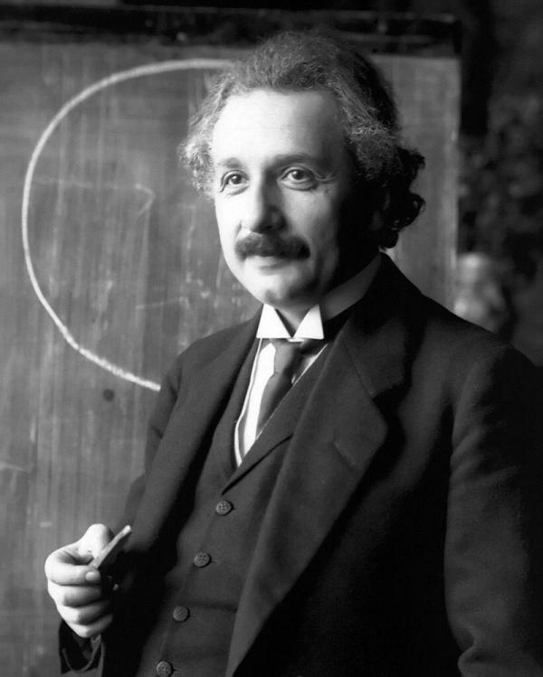 Эйнштейн во время чтения лекции (Вена, 1921)