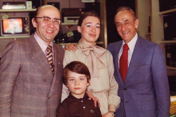 Г.Н. Рождественский с женой – пианисткой Викторией Постниковой, сыном и их американским знакомым Альфредом Шлезингером
